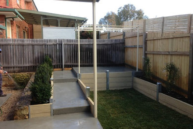 Inspiration for a small modern home design in Canberra - Queanbeyan.