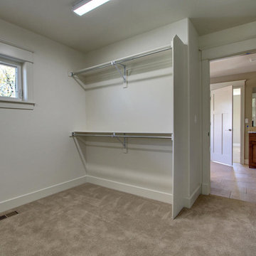 Garfield - Walk-In Closet