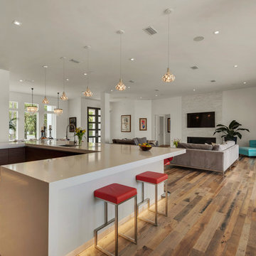 Modern Cabinetry in White High Gloss