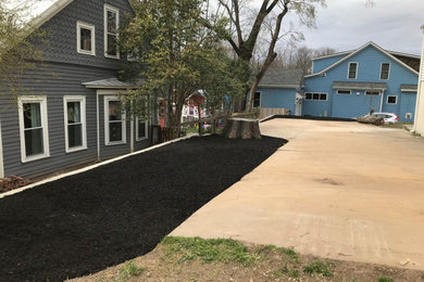 This is an example of a traditional landscaping in Raleigh.