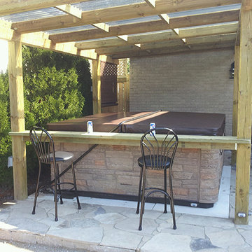 Hot tub and bar under Pergola