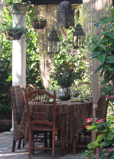 Tropical  Outdoor Holiday Table