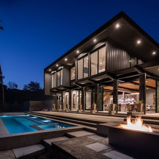 サンタバーバラのインダストリアルスタイルのおしゃれなプールの写真