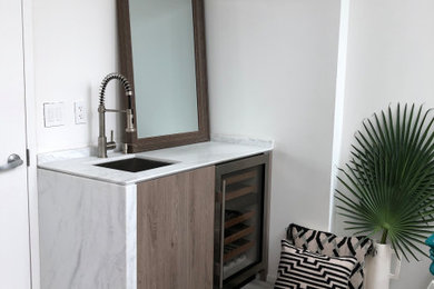 Home bar - modern home bar idea in Other