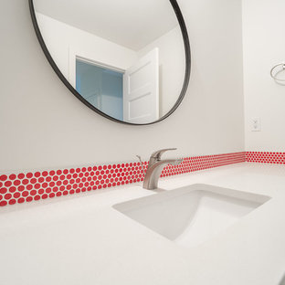 Bäder mit roten Fliesen und Quarzit-Waschtisch Ideen, Design & Bilder