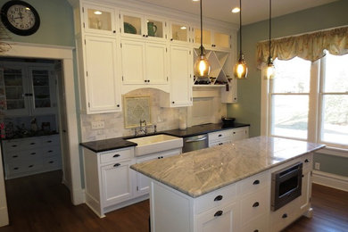 Example of a classic kitchen design in Chicago