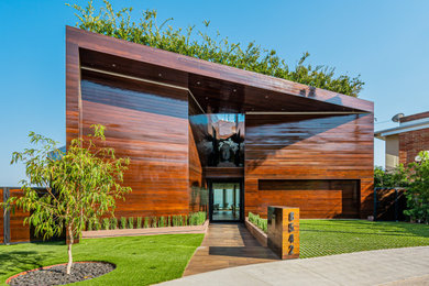 Inspiration for a huge contemporary exterior home remodel in Los Angeles