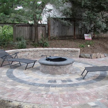 Mixed Paver Circle Patio