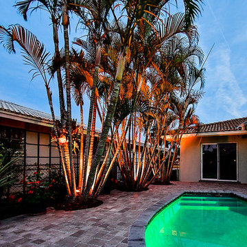 Pool trellis wall with Posts