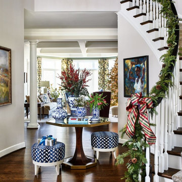 Timeless And Bold Holiday Decor