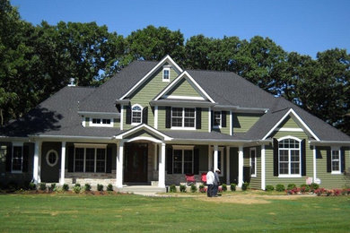 Example of a classic exterior home design in Chicago