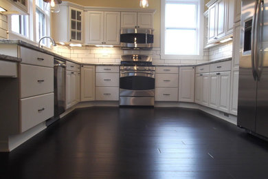Elegant kitchen photo in Louisville