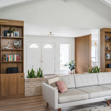 Entryway/ Living Room