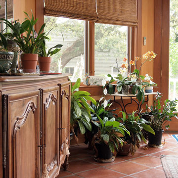 My Houzz: Art and Antiques in a Louisiana Center-Hall Cottage