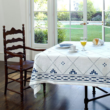 Huddleson - Artistic Contemporary Table Linens