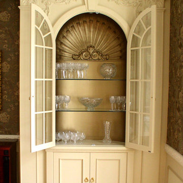 Spandrels and capitals added to a hutch