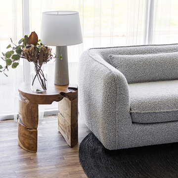 Natura Bundar Accent Table