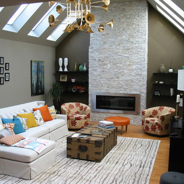 Great room/Recreation room/Bathroom