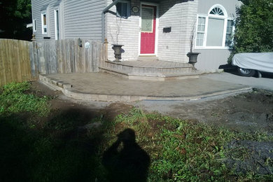 Inspiration for a mid-sized full sun front yard concrete paver landscaping in Toronto.
