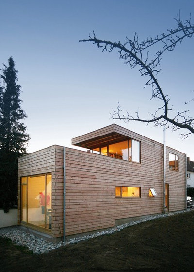 Современный Фасад дома by Wolfgang Fischer Architektur
