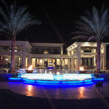 367 - Luxurious Pool with Fire Balls and Infinity Edge