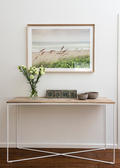 Beach Style Entry by emme designs