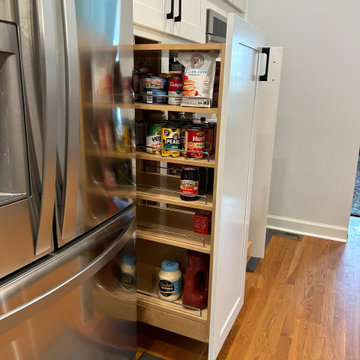 Transitional Kitchen Remodel Done in a Two-Tone Color