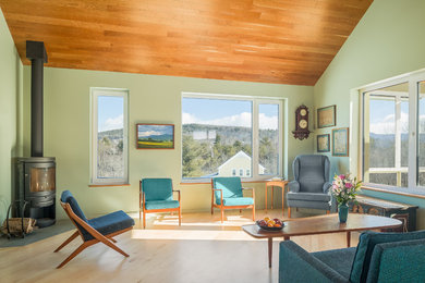 Example of an arts and crafts living room design in Burlington