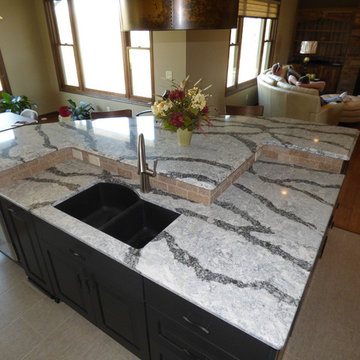 Cambria Seagrove island with Cambria Blackwood perimeter