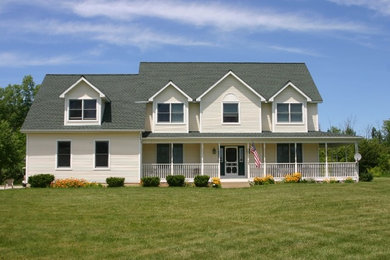 Country exterior home photo in Detroit