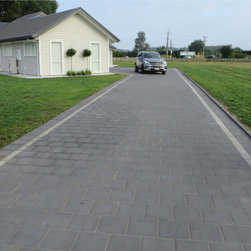 Premier Driveway Paver Courtyard in Iron Sand - Products