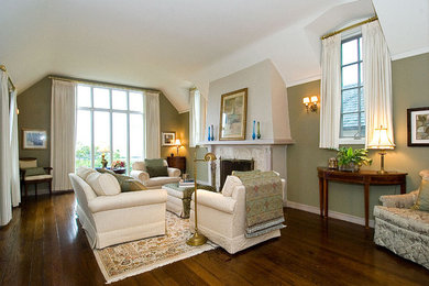 Living room - traditional living room idea in San Francisco
