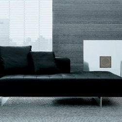 HAERO Chaise - Products