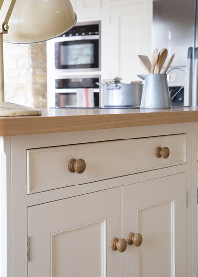 Country Kitchen by Sustainable Kitchens