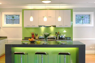 Inspiration for a contemporary kitchen remodel in Chicago