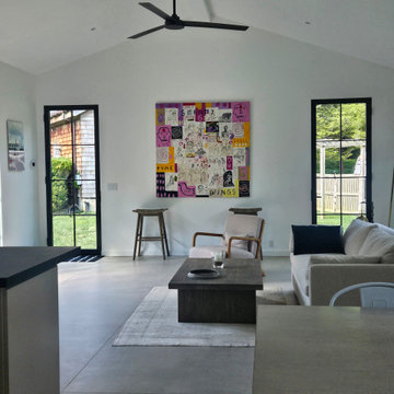 Watermill Modern Pool House - Main Room