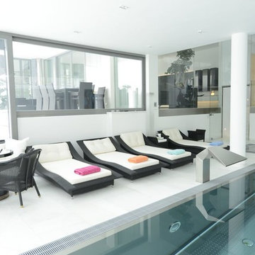 Modernes Wohnhaus in Weiß