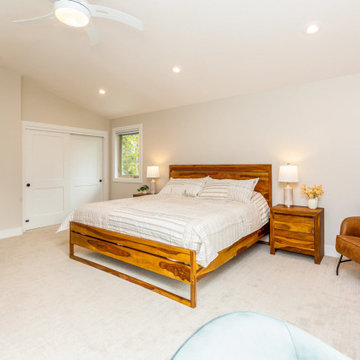 New master bedroom w/ reach-in closet