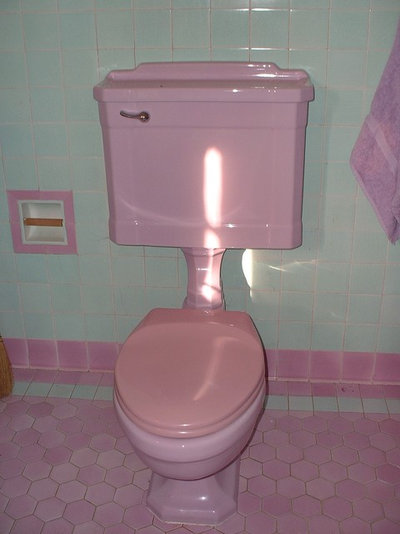 80s Pink And Beige Bathroom Needs A Do Over Linda Shared The Single But Unfettable Bathroom In Her 1931 Geian Home Fixtures Are Standard S Orchid Which Is A Mauve Tending Towards