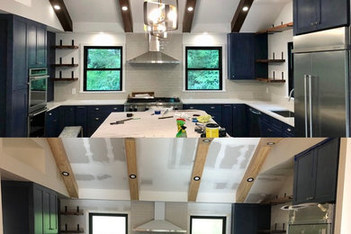Kitchen - traditional kitchen idea in New York