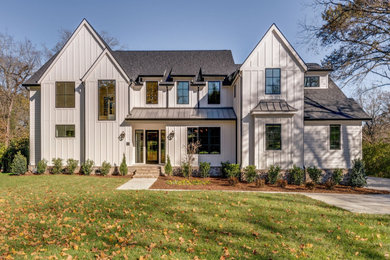 Example of a transitional home design design in Nashville