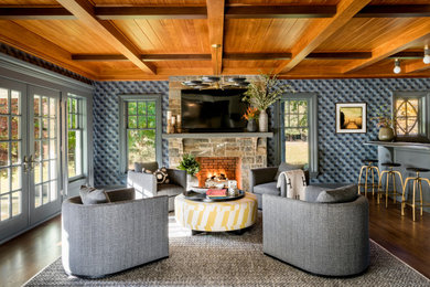 Design ideas for a traditional family room in New York.