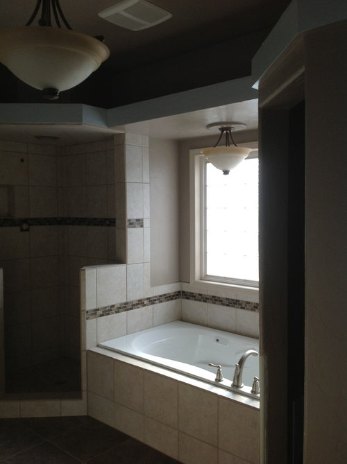 A curved wall in the master bath?? What to do, what to do...