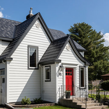 Quaint Cottage with Clapboard Siding in Thunder Bay, Ontario, Canada