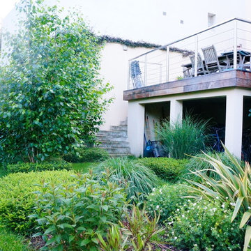 Accès à la terrasse surplombant le jardin