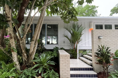 Inspiration for a 1950s home design remodel in Miami