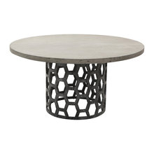Round dining table
