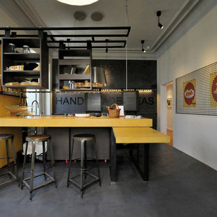 Industrial Küchen mit Küchenrückwand in Gelb Ideen, Design & Bilder