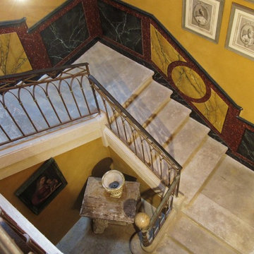 Décor faux marbre pour le soubassement d'une cage d'escalier - Nîmes