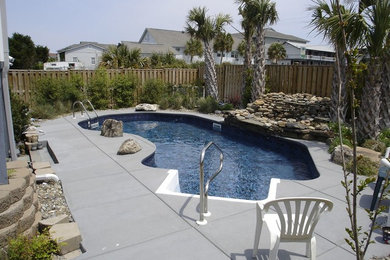 Pool - mid-sized traditional backyard custom-shaped pool idea in Wilmington